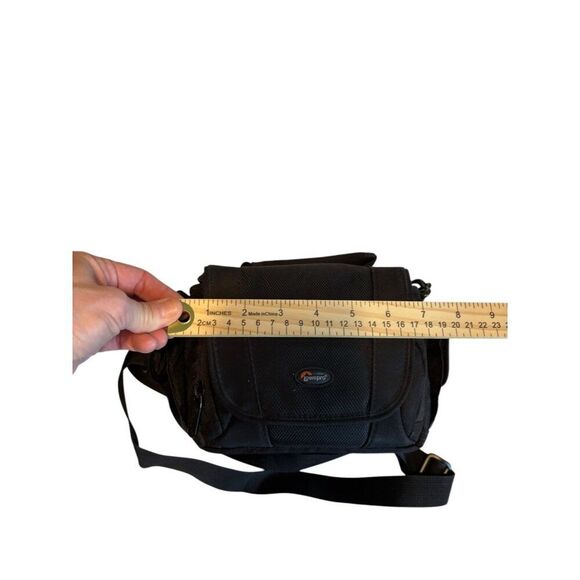 Lowepro Edit 110 Camera Bag With Adjustable Shoulder Strap & Multiple Pockets - Picture 6 of 11